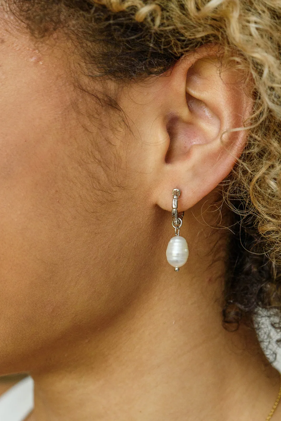 Drops Of Pearl Earrings In Silver